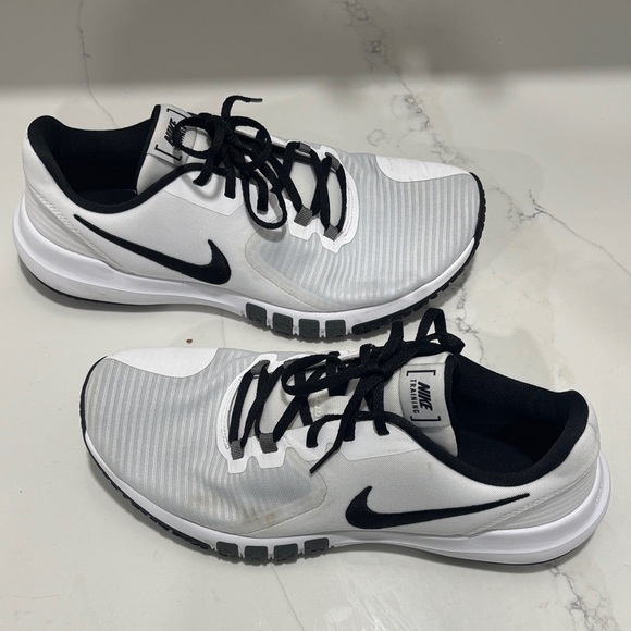 Nike Men's White and Black Running Shoes - Picture 2 of 11